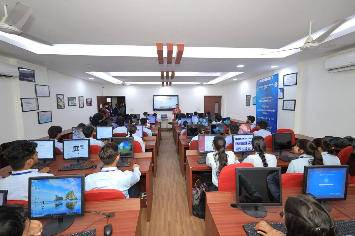 HIMT College of Pharmacy Computer Lab